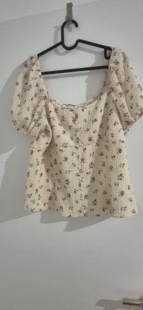 Blumen Top mit Puffärmel NAF NAF Grösse 42