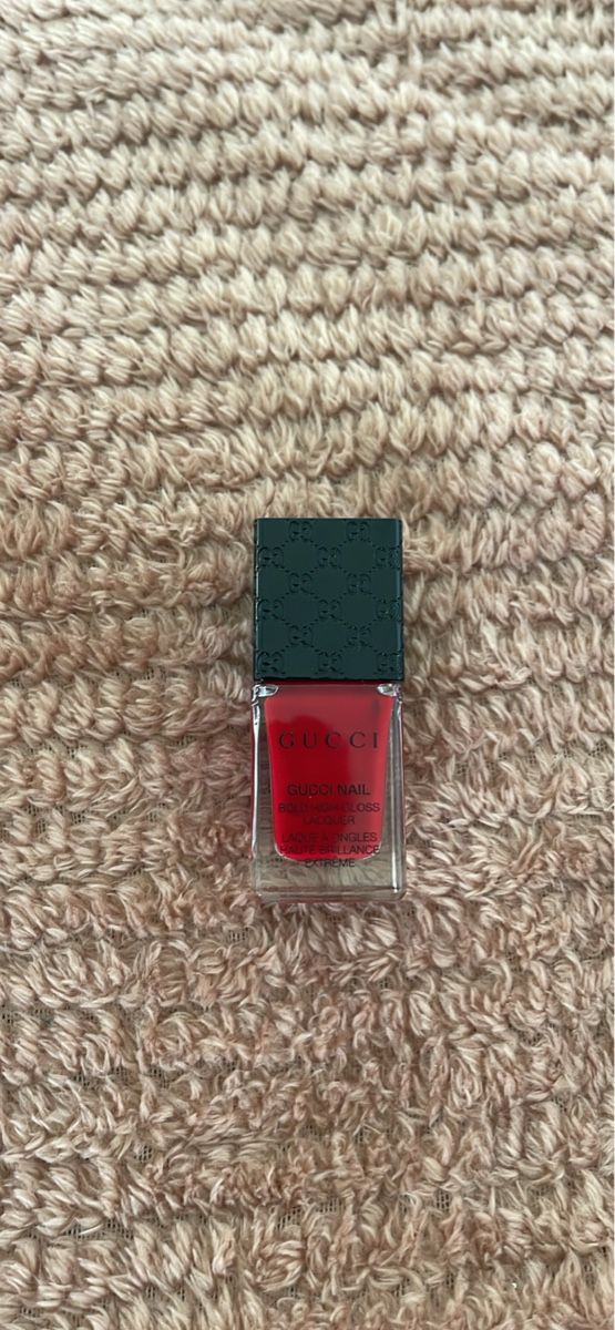 Gucci Smalto per unghie: Vernis à ongles Gucci comme neuf – Nuovo (secondo la descrizione) da Bursinel venduto da mel_8c62