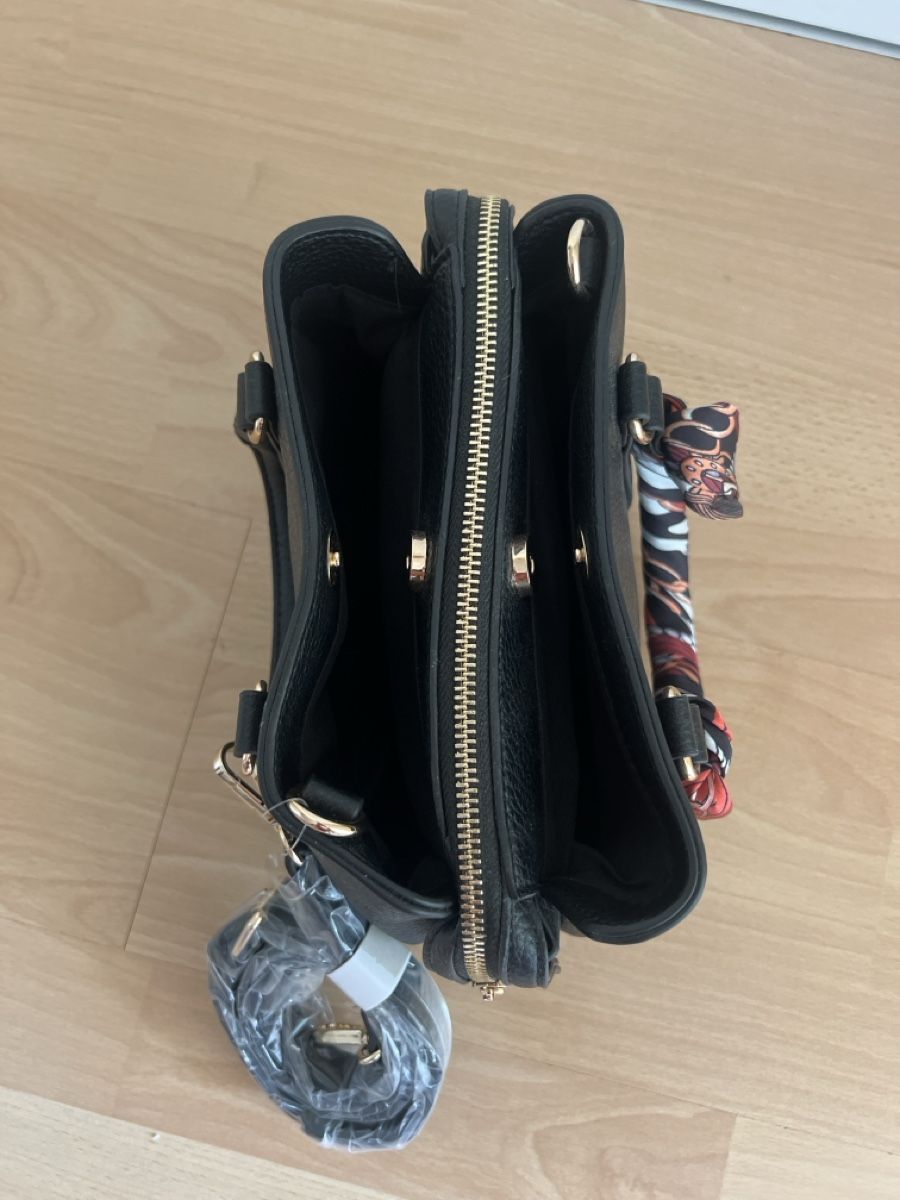 Taschen für Damen: Handtasche Schwarz mit Halstuch neu – Neu und originalverpackt aus Villmergen von Elcus7 4