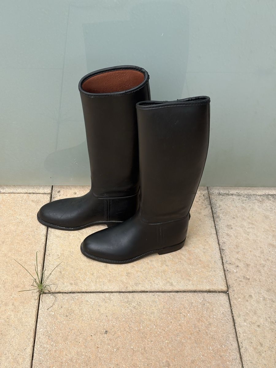 Schuhe für Jungen: Reitstiefel schwarz – Gebraucht aus Würenlos von anx.ne