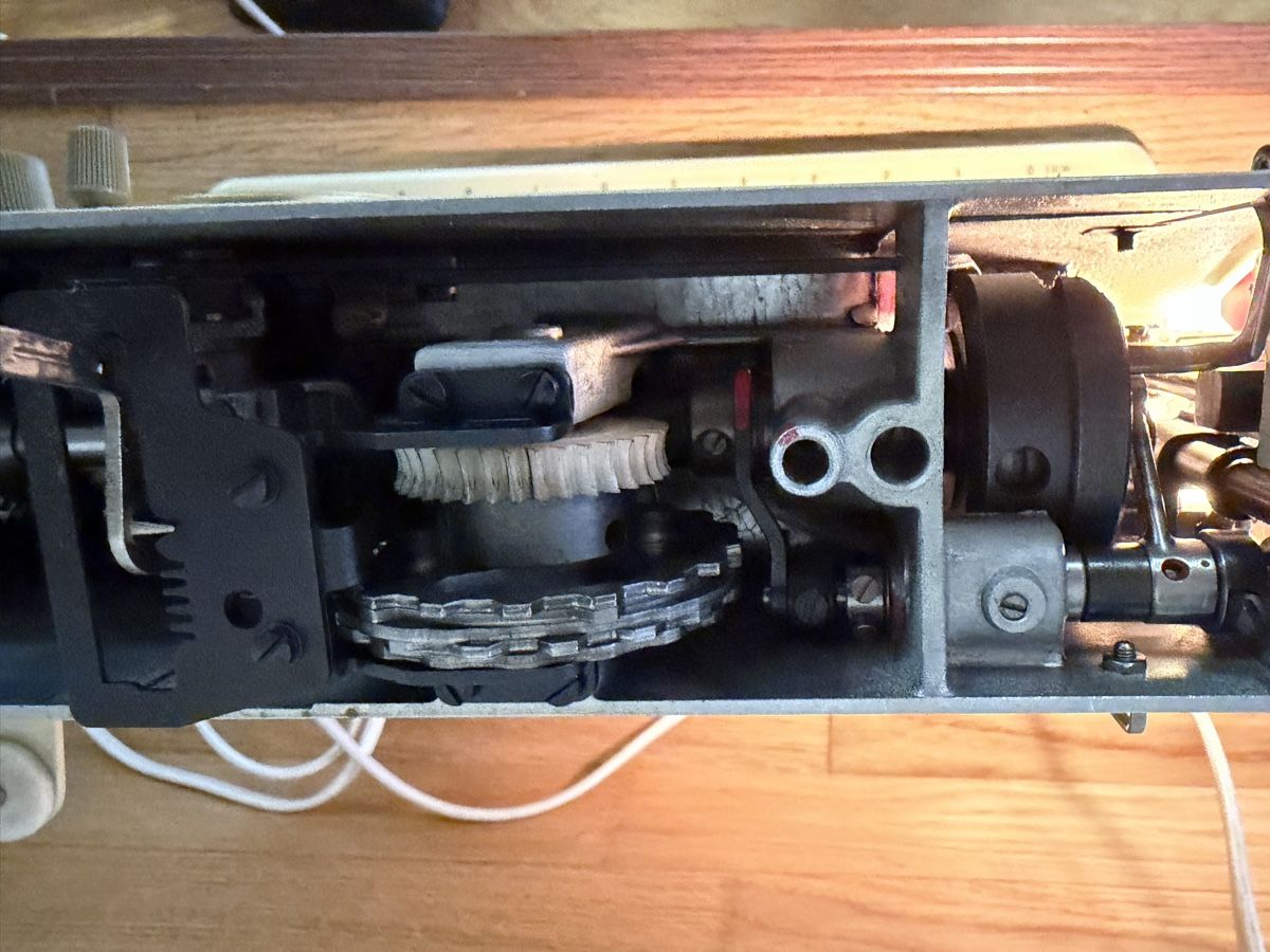 Bernina Nähmaschinen: Bernina 707 – Gebraucht aus Schlieren von MQ1965 2
