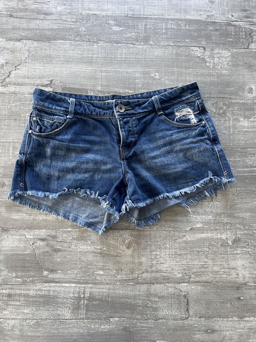 Jeans: kurze Jeanshose Grösse 36 – Usato da Niederhelfenschwil venduto da tab_xlc7
