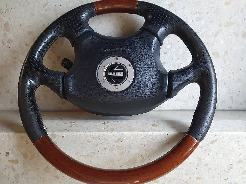 Toutes les pièces auto: Volant SUBARU – D'occasion à Lavey-Village par Dumbine 2