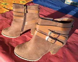 Stiefelette Neu braun Gr. 39 Marke Lov'it zu verkaufen