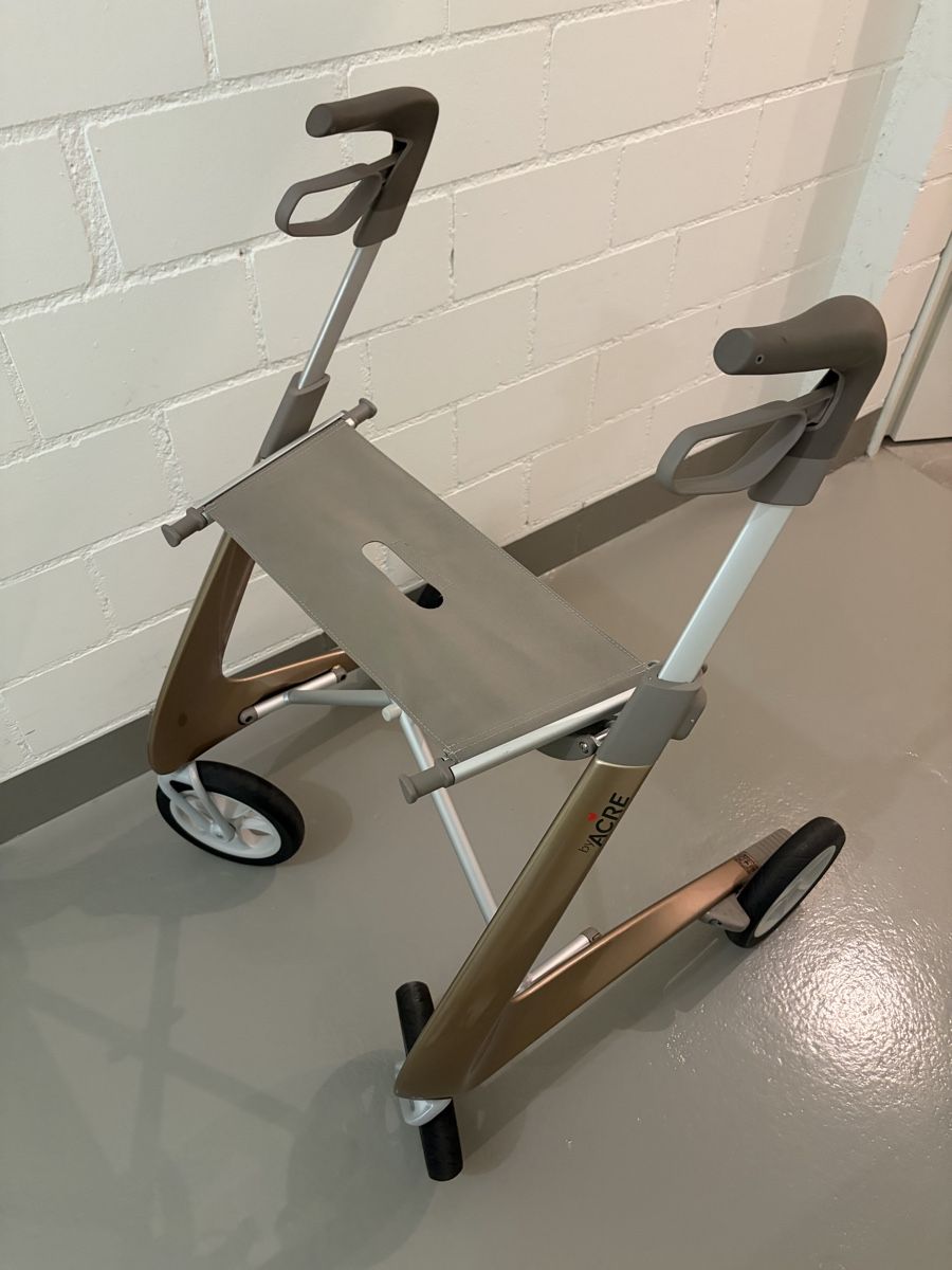 Ausili per la deambulazione: Rollator BY ACRE Carbon Ultralight gebraucht – Nuovo (secondo la descrizione) da Uetikon am See venduto da reto.blasi