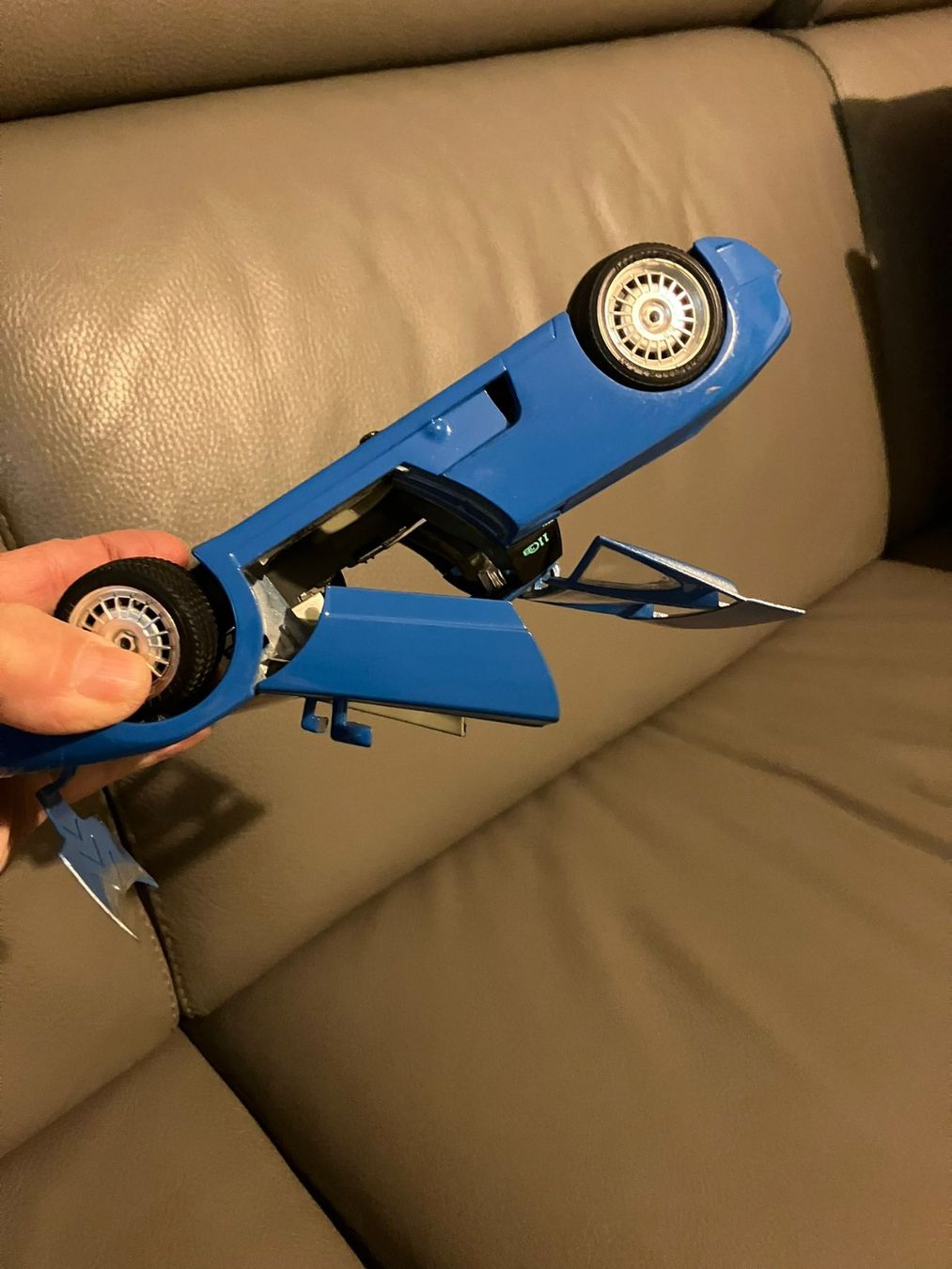 Bburago Kit di modellismo & Modellini statici: Modellino Bburago Bugatti blu 1/18 – Usato da Melano venduto da H-Sara 1