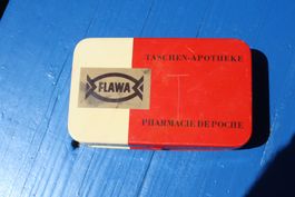 ALTE TASCHEN-APOTHEKE AUS BLECH ANTIK ?