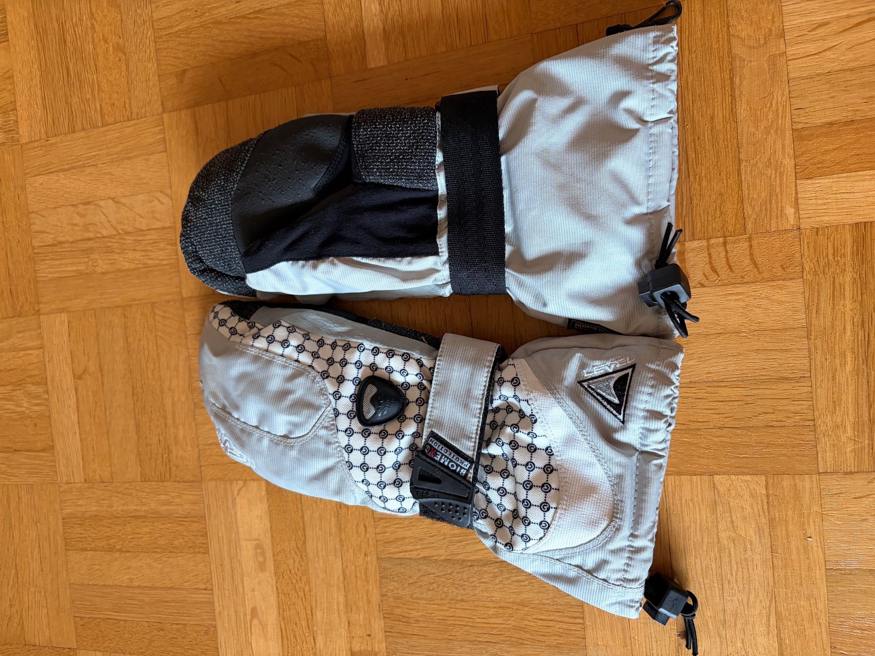 Guanti & manicotti: Dicke Handschuhe – Usato da Basel venduto da Pati_S 2