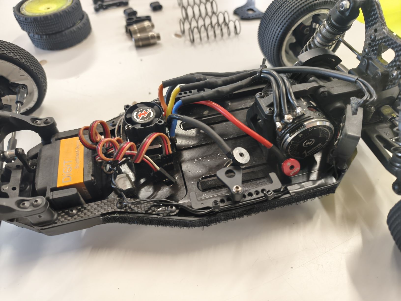 XRay RC Kits de montage: XRAY XB2 21 Carpet Buggy – D'occasion à Schweizersholz par Toni2000 8