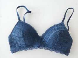 Soutien-gorge en dentelle bleu marine