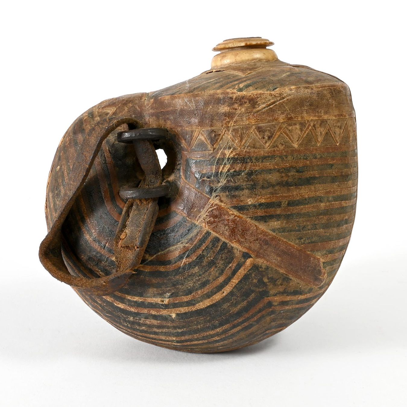 Bottiglie: Antike Pulverflasche oder Horn in Schneckenform, wohl Indien – Usato da Bern venduto da chamunda