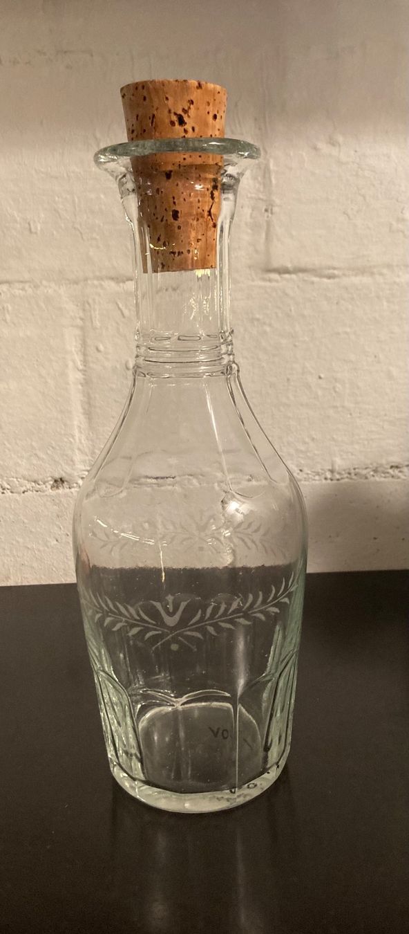 Caraffe: Glas Karaffe mit Korkzapfen geritzt, gebraucht – Usato da Riniken venduto da begeh-r-bar 1
