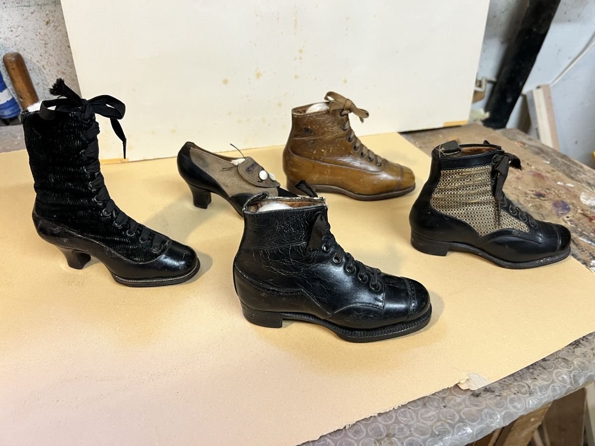 Scarpe da donna: Sammlung 5, miniaturSchuhen aus Leder – Usato da Hombrechtikon venduto da vespa1954 6