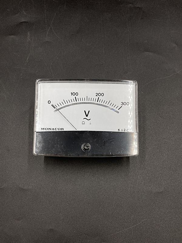Monacor Mesurer: MONACOR | Drehspul Einbauinstrument | Volt – Neuf (Voir description) à Wittenbach par Restwert_St-Gallen 1