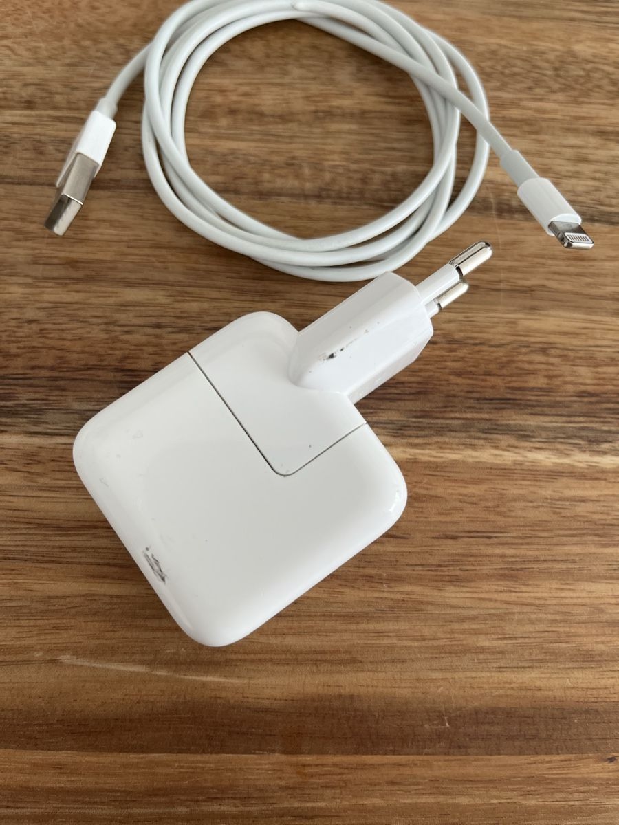 Apple Caricabatterie: Apple 10W USB Power Adapter with Cable - Great Deal! – Usato da Bern venduto da Piratamorgan 2