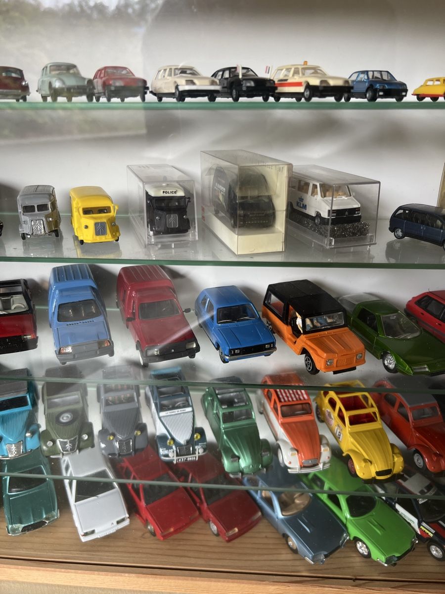 Citroën Voitures modèles: Citroen Modellautos mit Vitrine – Neuf (Voir description) à Zürich par 1level 2