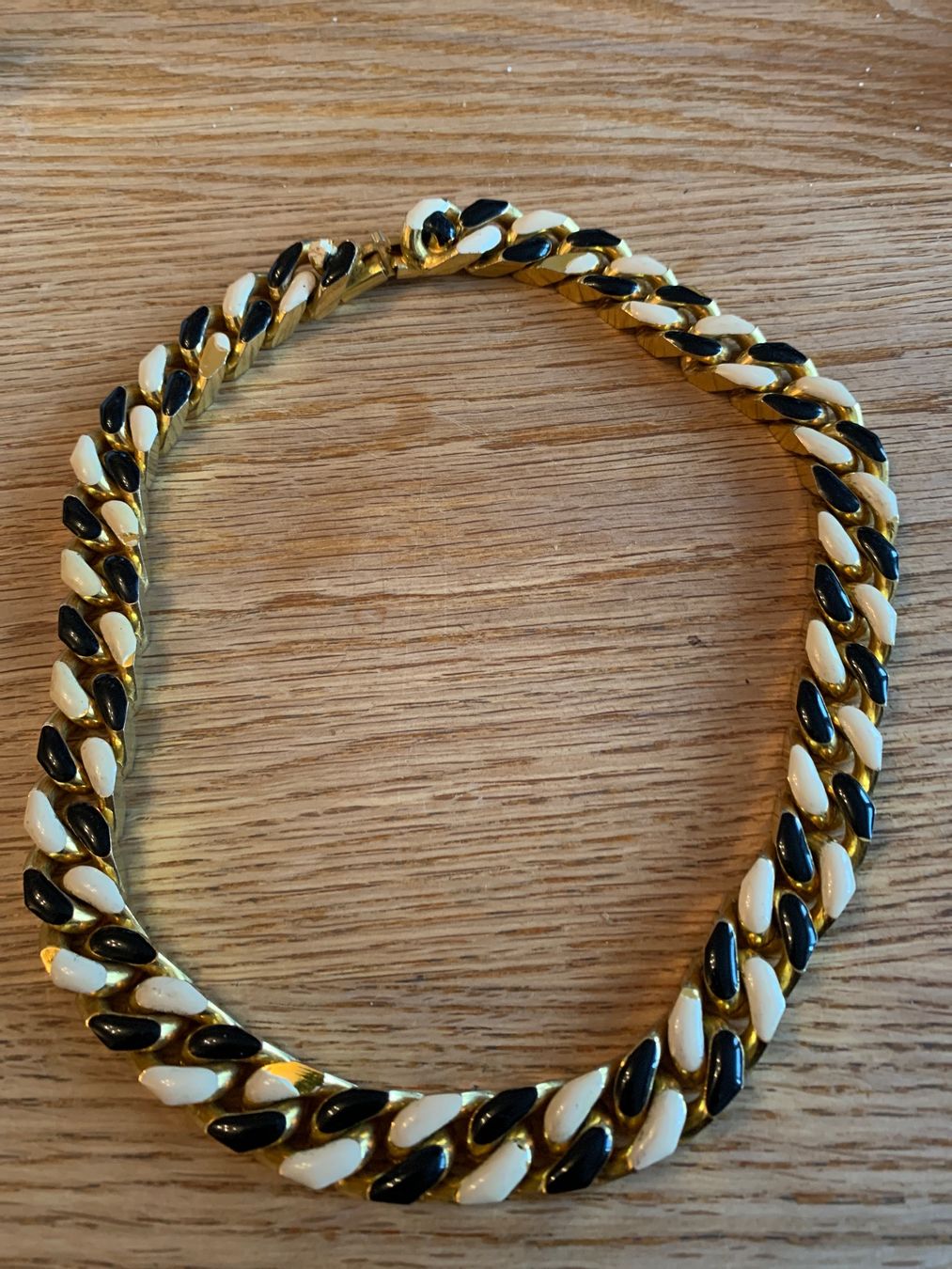 Ketten: Joli collier vintage noir et blanc doré – Gebraucht aus MEYRIN von Gwendo10