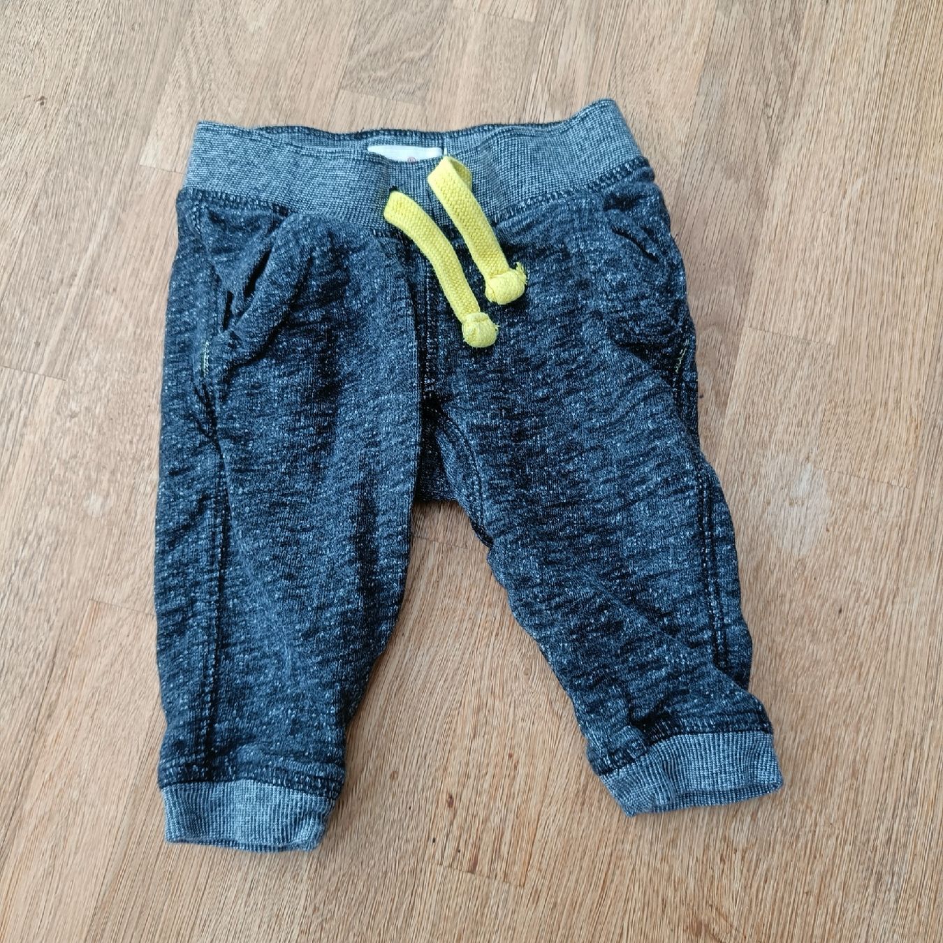 Pantalons: Hose Grösse 68 – D'occasion à Jaberg par urig17.
