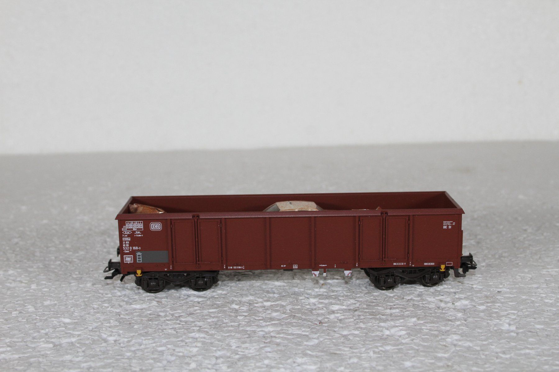 Märklin Modellini di ferrovie: Märklin DB Eaos mit Ladung (3) – Usato da Triesen venduto da gleis8