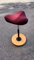 Tabouret ergonomique STOKKE rouge bois réglable bon état