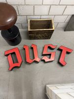 Vintage DUST Leucht Buchstaben, rot, Industrial Style!