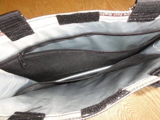 Taschen für Damen: Tasche mit Zeitungsansicht – Gebraucht aus Riedholz von Taweva 2