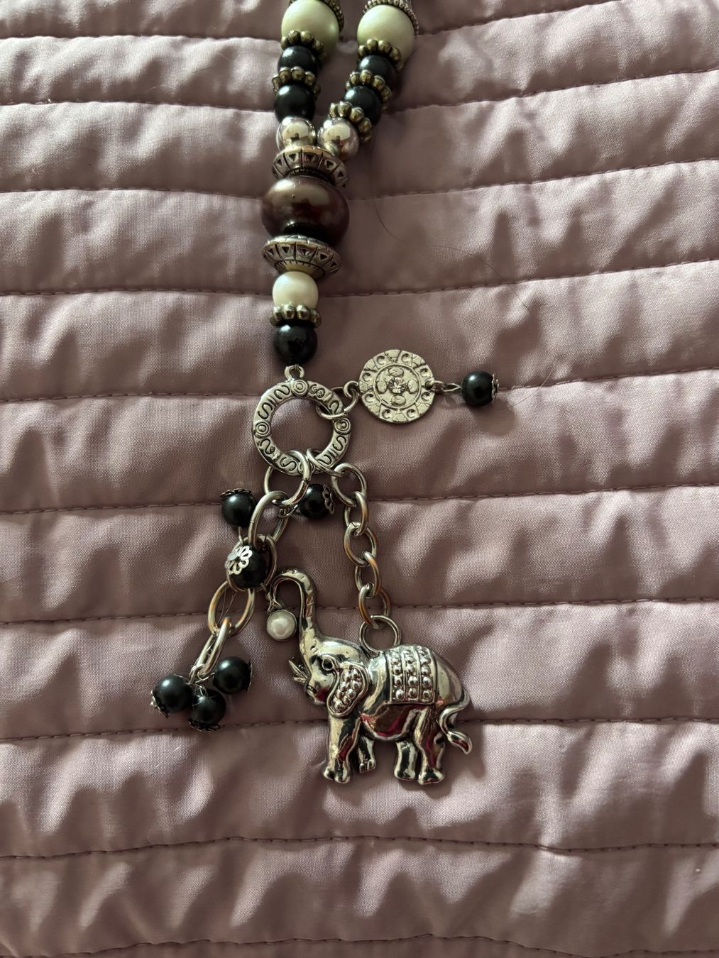Colliers: Kette mit Elefant und Perle 46 cm Gilde Handwerk, – D'occasion à Balsthal par Uroby 2