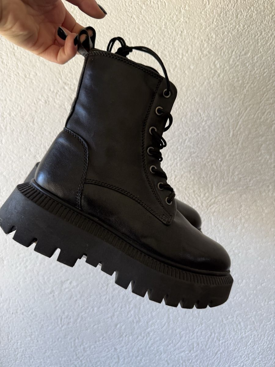 Scarpe da donna: Boots – Usato da Uznach venduto da Linda.balaj