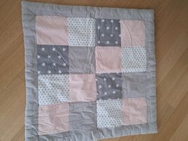 Krabbeldecke und kuschlige Babydecke
