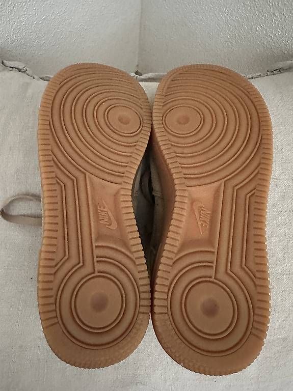 Nike Scarpe da donna: Nike Air Force 1 aus Wildleder "Mushroom " – Usato da Hergiswil NW venduto da Karbi22 4
