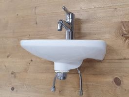 Lavabo- Handwaschbecken von Laufen, mit KWC-Armatur