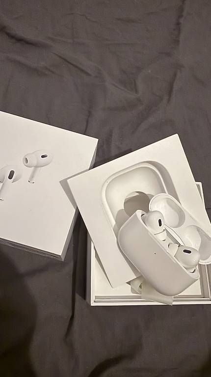 Cuffie: AirPods Pro 2nd gen – Usato da Vessy venduto da FDucrozet