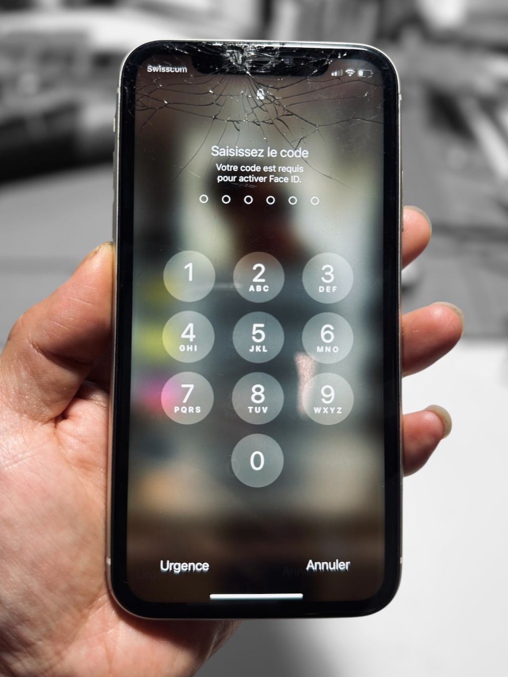 Apple Handys / Smartphones: écran original iPhone 11 tactile fonctionne bien – Gebraucht aus Morges von DA-repa