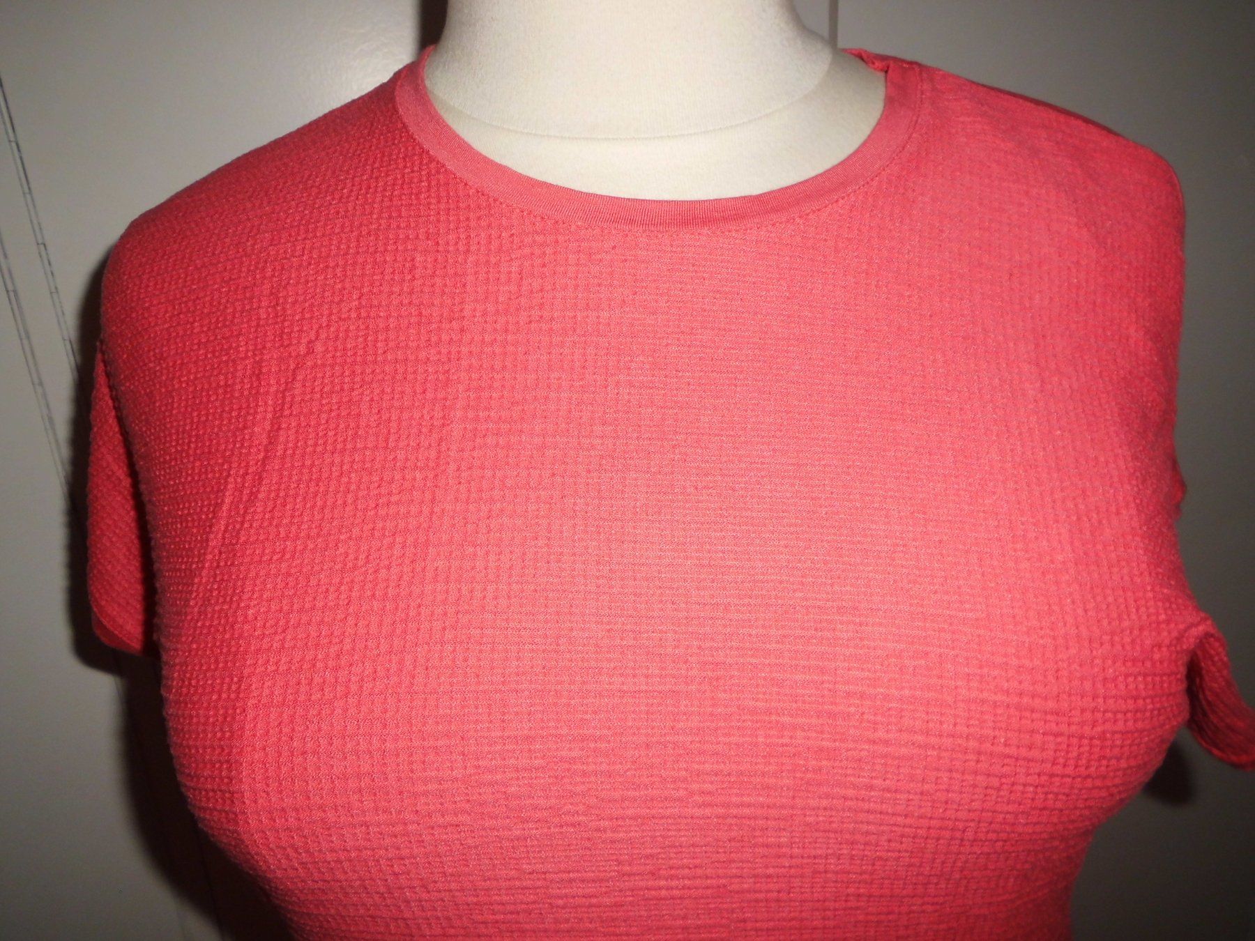 C&A T-shirt: T-shirt rose T. M – Nuovo (secondo la descrizione) da Marin-Epagnier venduto da Madja 1