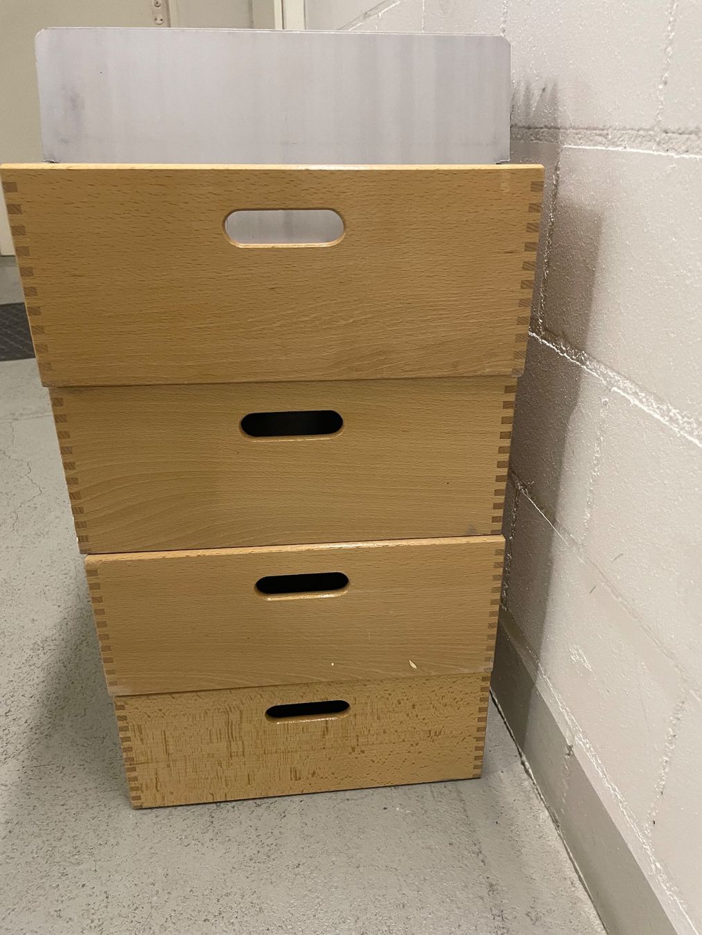 Sistemi di archiviazione: Karteikasten Holz A4 quer mit Stellplatte – Usato da Bremgarten AG venduto da Joejoe 1