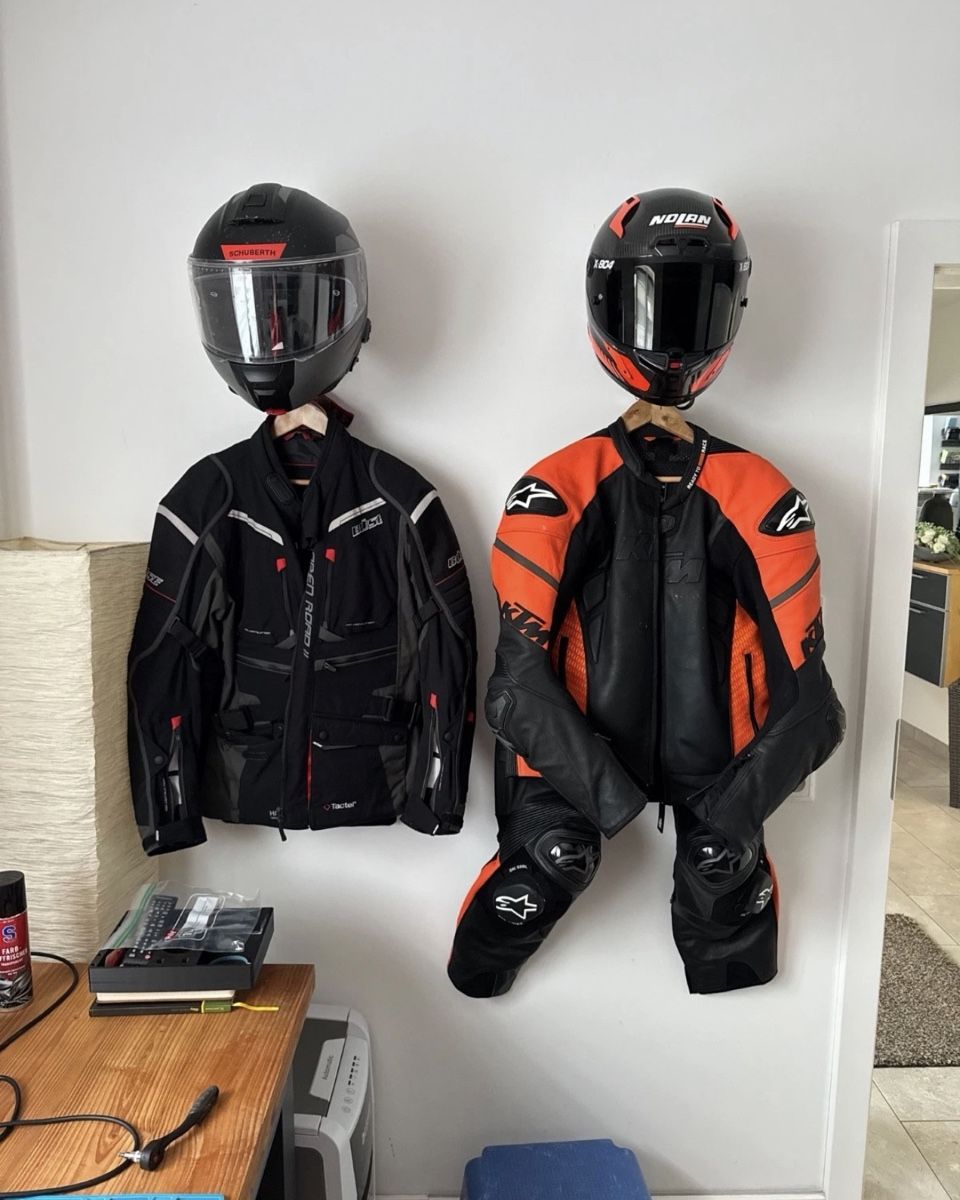Sonstige: Support mural pour casque et veste de moto – Neu (gemäss Beschreibung) aus Yverdon-les-Bains von ido_w9qy 1