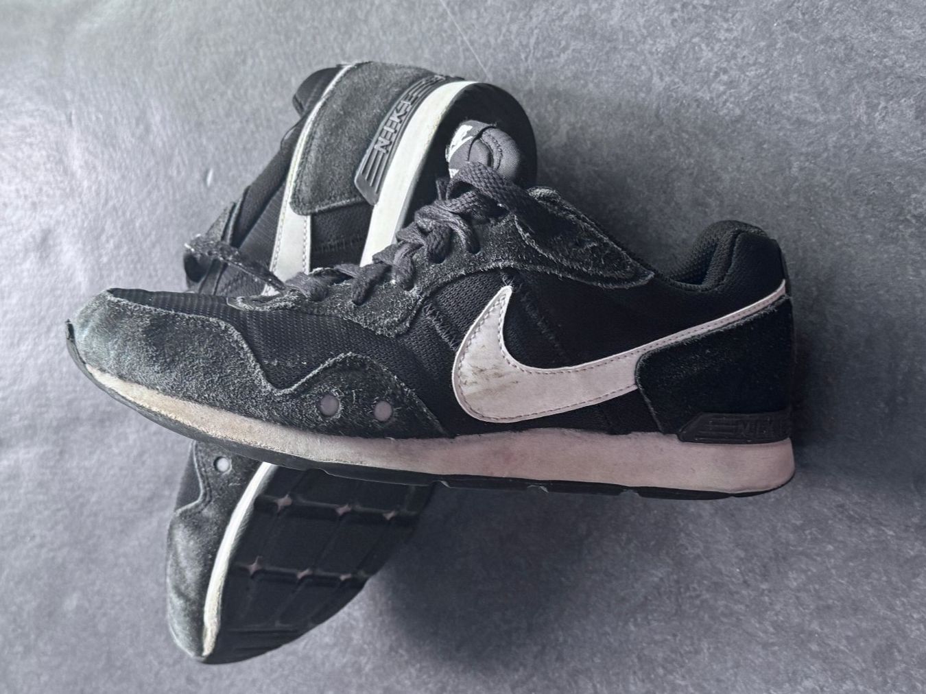 Nike Chaussures hommes: Sneaker Nike, schwarz, Gr. 37.5 – D'occasion à Baar par qsi2005