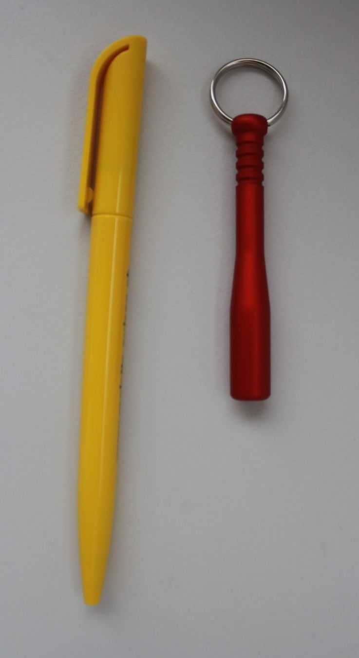 Portachiavi: Porte-clé batte de baseball - rouge    NEU! – Nuovo e nell'imballaggio originale da Peseux venduto da Gilloss 2
