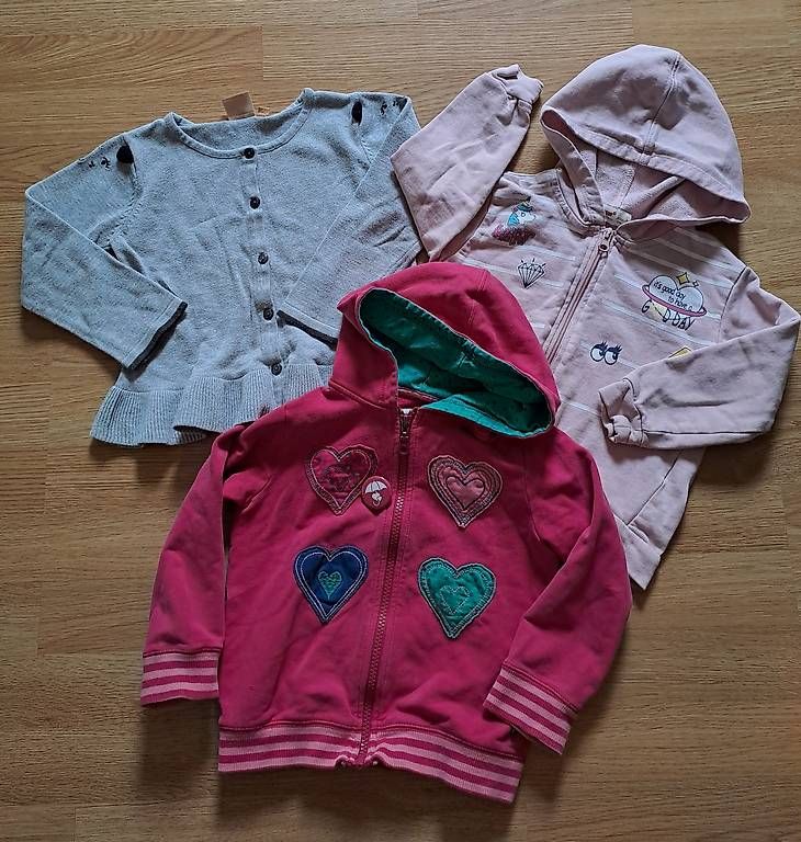 Lotti & Set di vestiti: Kleiderpaket Herbst/Winter - Grösse 98 – Usato da Rotkreuz venduto da Blubberli1 1