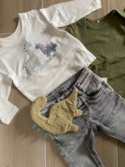 Lotti & Set di vestiti: neues Baby Set "Dino" Gr. 62/68 – Nuovo (secondo la descrizione) da Staufen venduto da Nasli