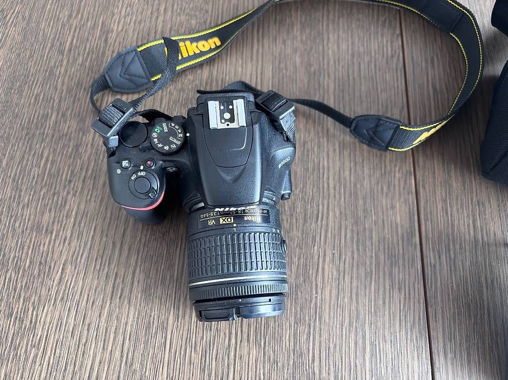 Nikon Fotocamera: Nikon D3500 mit Lowepro-Tasche – Usato da Riehen venduto da dmi_c82q 1