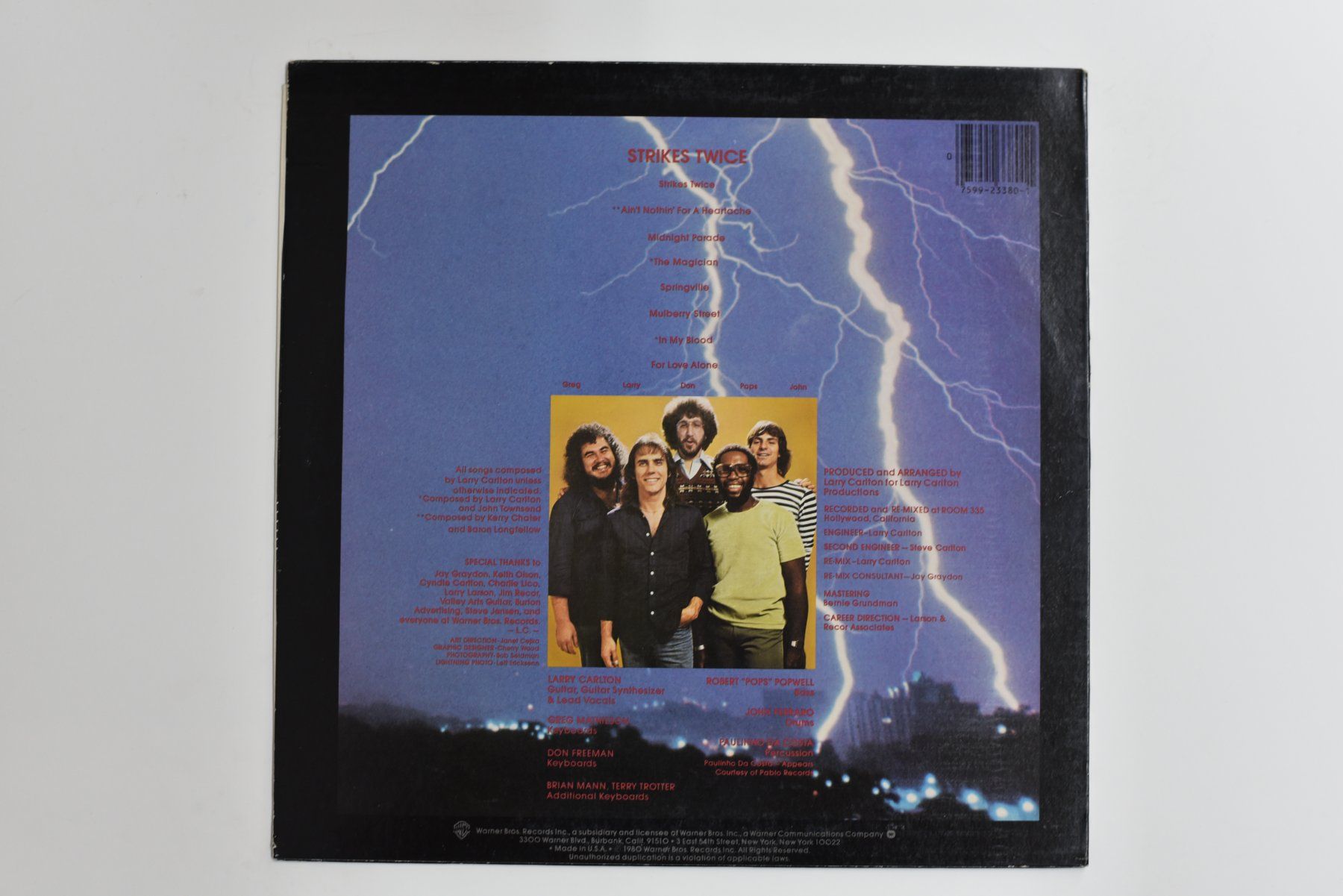 Dischi in vinile: Schallplatte Larry Carlton - Strikes Twice – Usato da Glis venduto da AtelierManus 1