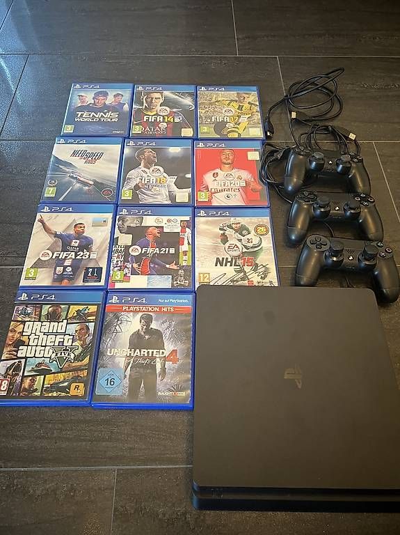 Sony Consoles: PS4 mit 3 Controllers und 11 Games – D'occasion à Regensdorf par Young_P90