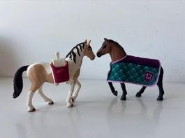 Schleich Pferde mit Zubehör guter Zustand
