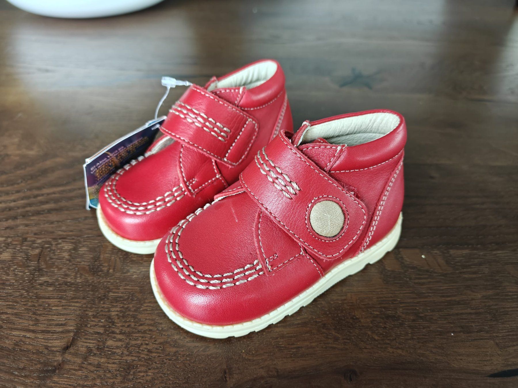 Scarpe per ragazzi: Rote Babyschuhe aus Leder – Nuovo (secondo la descrizione) da Zürich venduto da novasloureiro