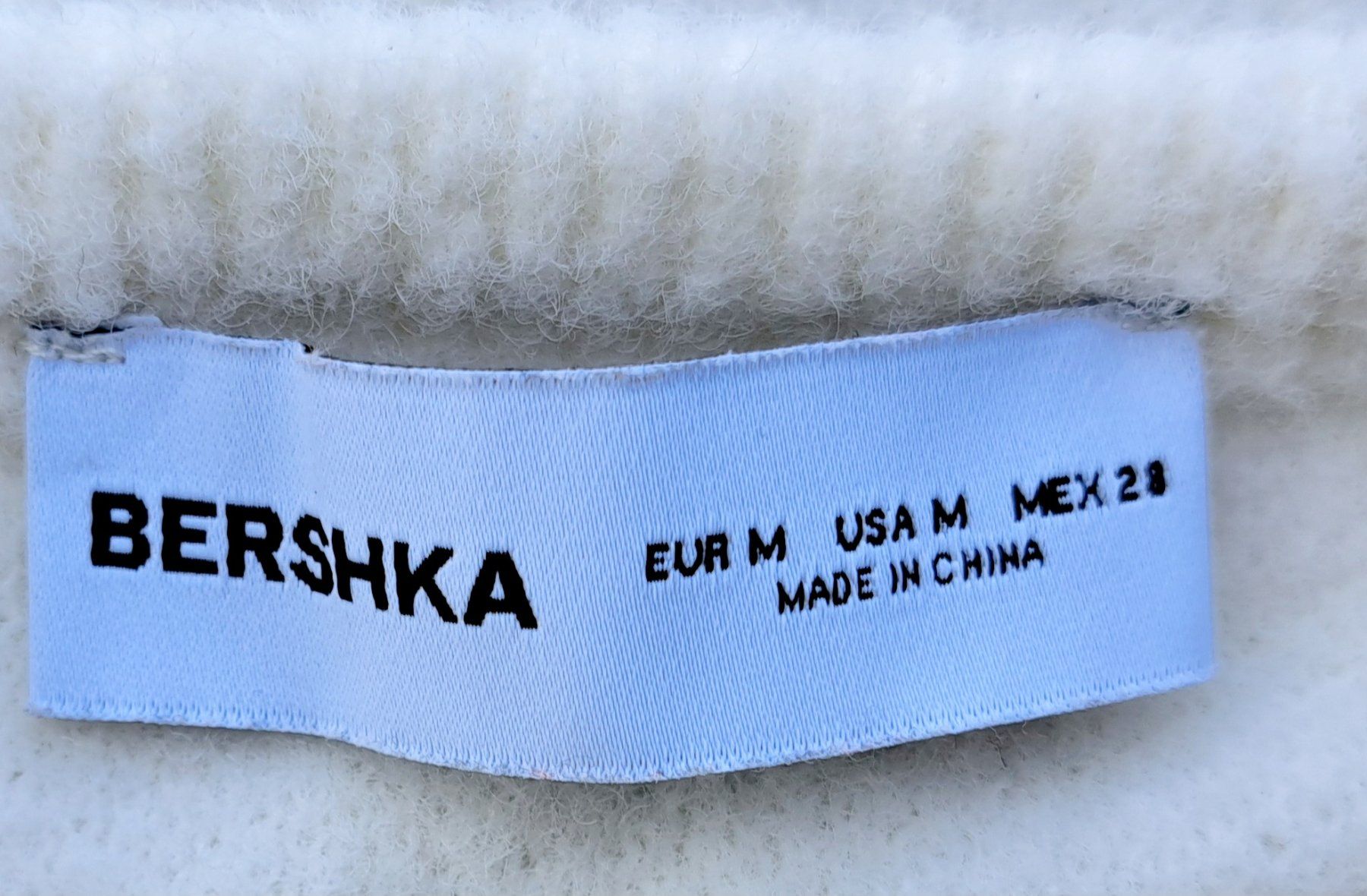 Bershka Maglioni & Felpe: Weisser Bershka Pullover, kuschelig, Grösse M – Usato da Gysenstein venduto da joshuas81 3