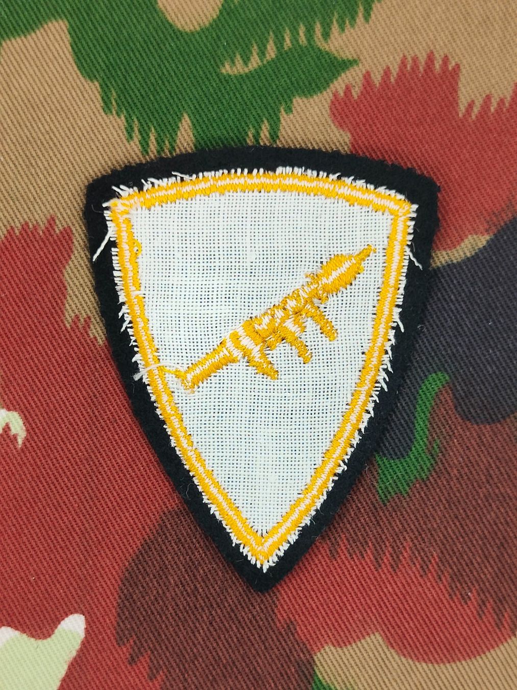 Schweizer Armee Placchette & Badge: Funktionsabzeichen An der Panzerfaust ausgebildet Ord. 95 V2 – Usato da Bauma venduto da SwissMilitaria 1