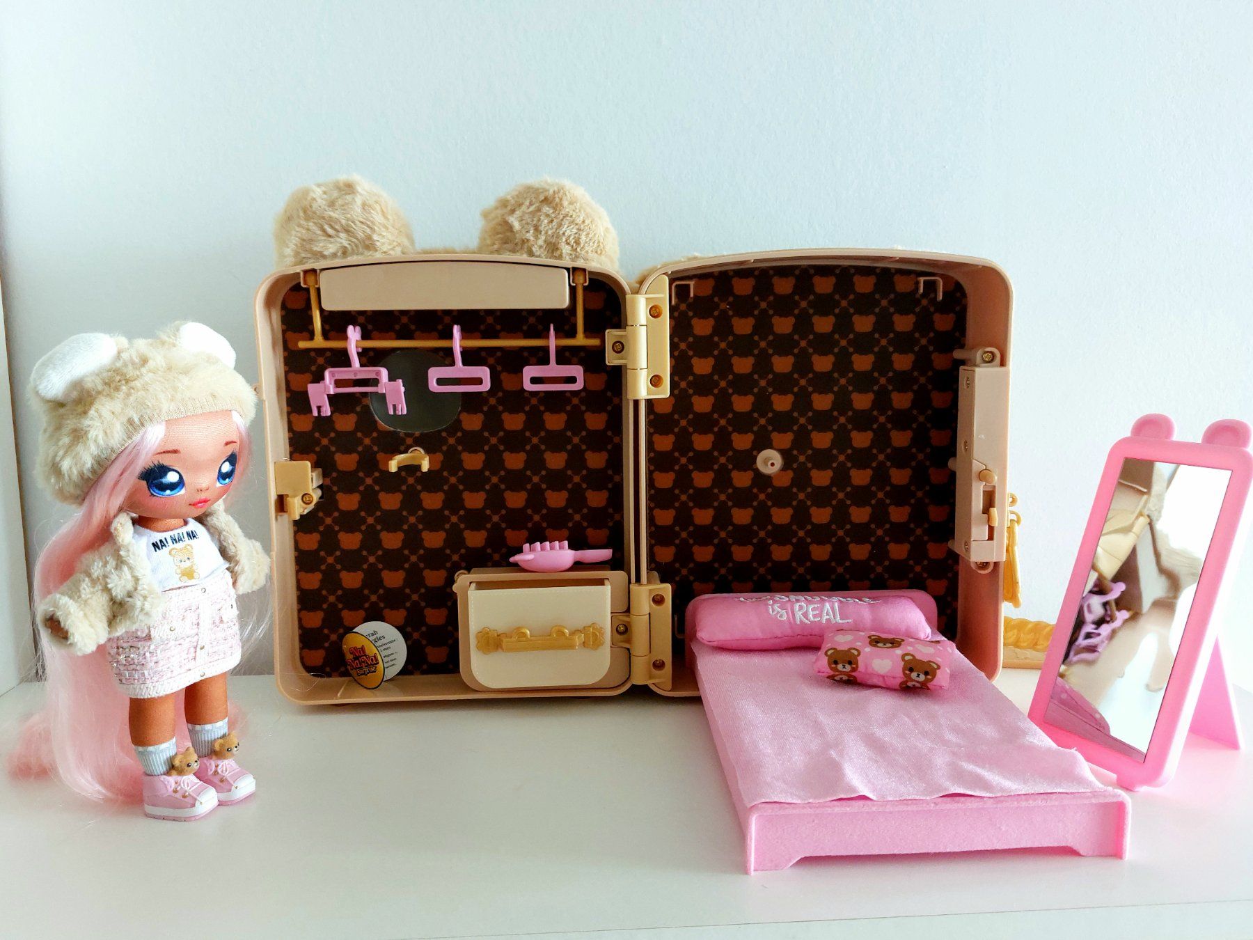 MGA Puppen: Poupée NA NA NA Surprise Backpack Bedroom – Gebraucht aus Genève von anam44 5
