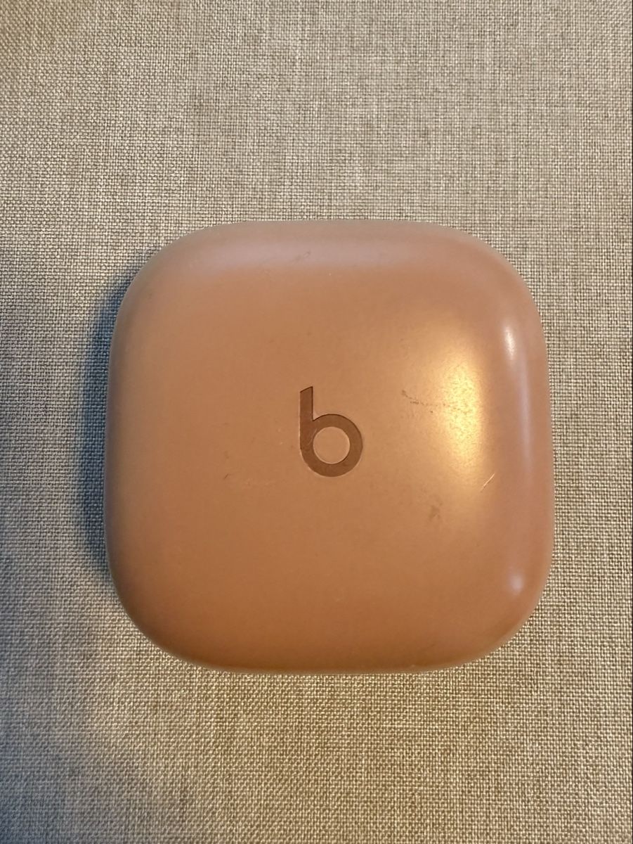 Covers & Schutzfolien: Beats Fit Pro x Kim Kardashian Case – Gebraucht aus Zürich von thatisnotmyname