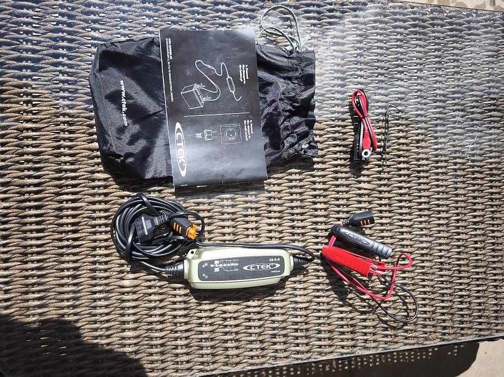 Caricabatterie: Chargeur de batterie moto  – Usato da fribourg venduto da pipas01 3